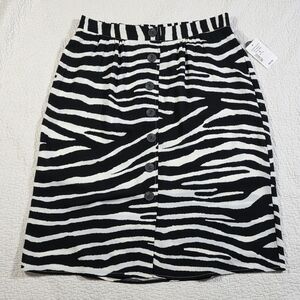 NWT Cleo Petites Black White Zebra Striped Button Front Skirt